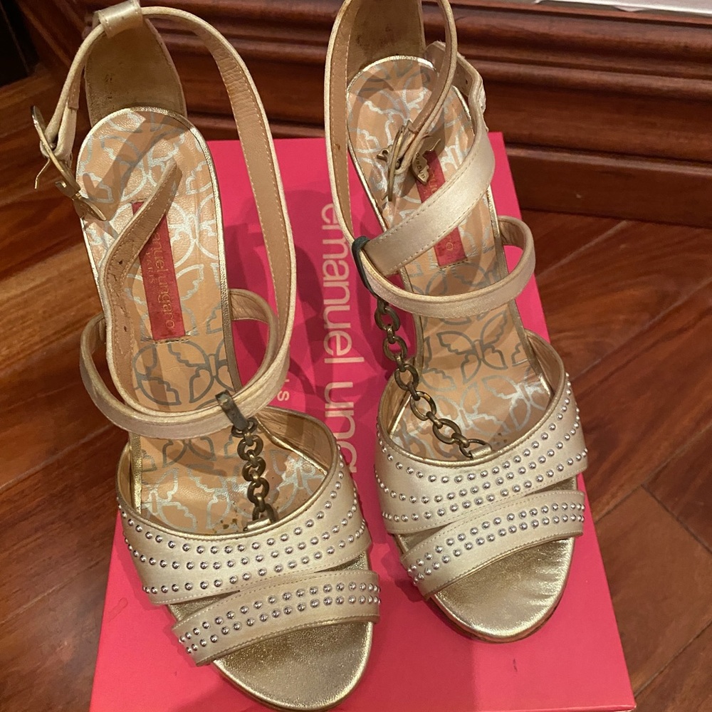 Beautiful Emanuel Ungaro off white sandals